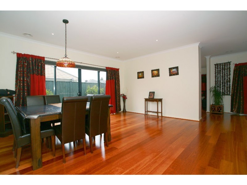 3 The Outlook, Waterways VIC 3195