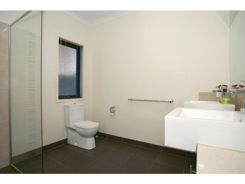 3 The Outlook, Waterways VIC 3195