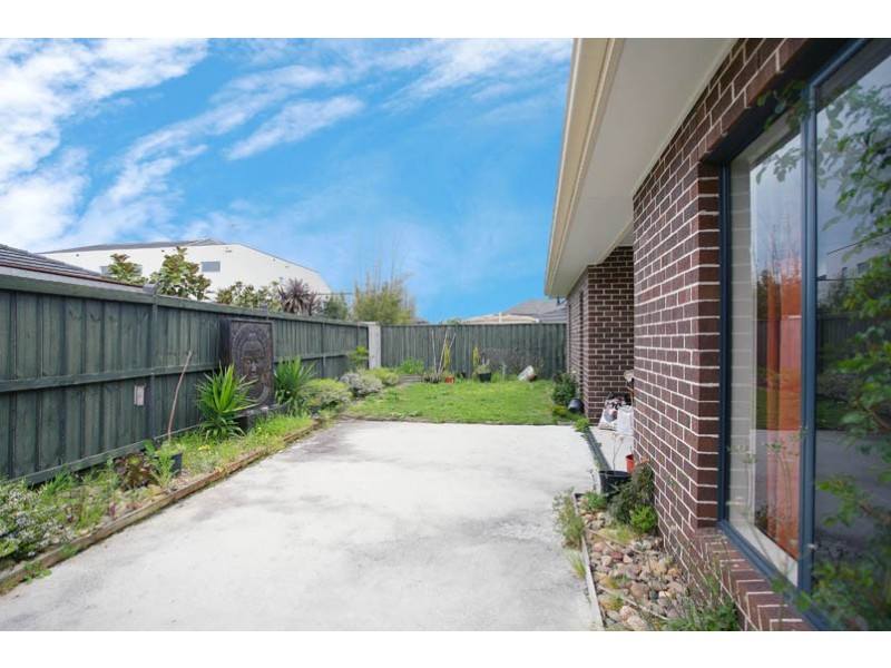 3 The Outlook, Waterways VIC 3195