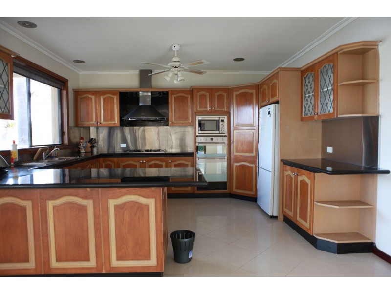 8 Palm Beach Drive, Patterson Lakes VIC 3197