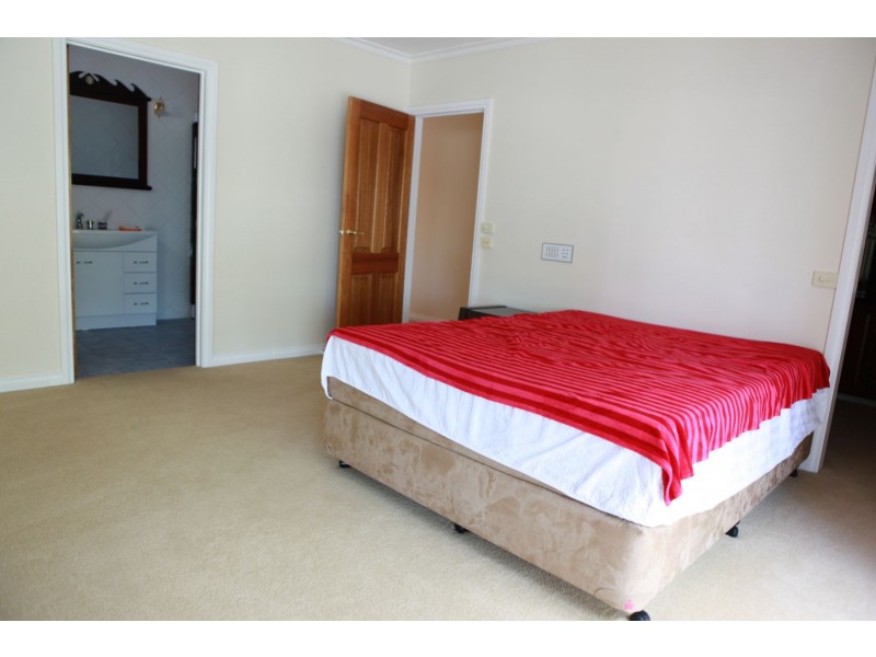 8 Palm Beach Drive, Patterson Lakes VIC 3197