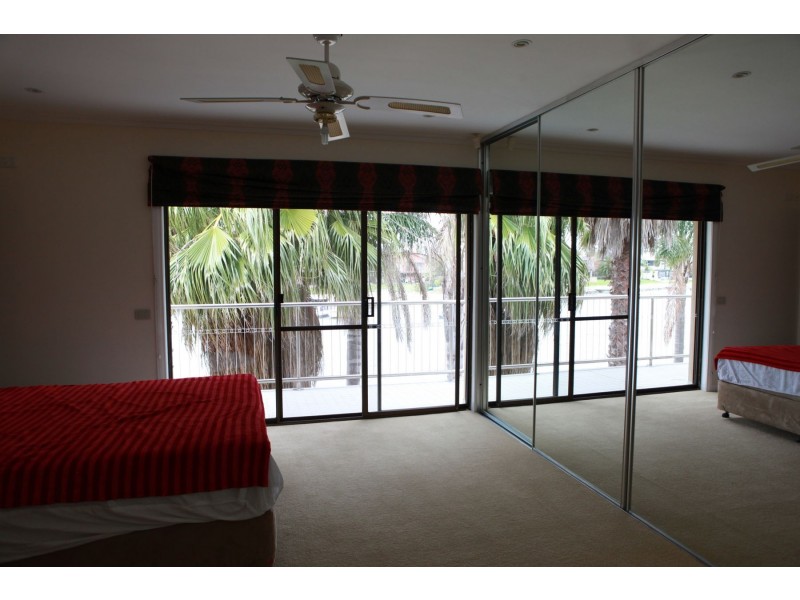 8 Palm Beach Drive, Patterson Lakes VIC 3197