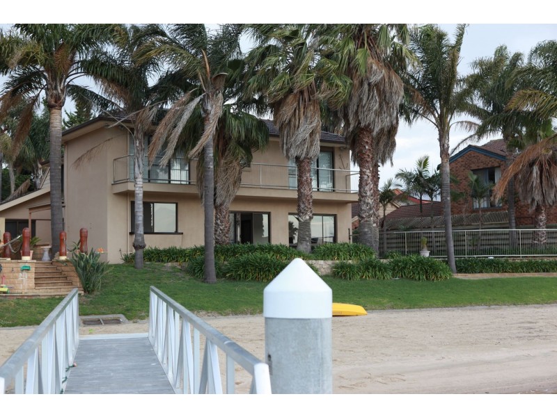 8 Palm Beach Drive, Patterson Lakes VIC 3197