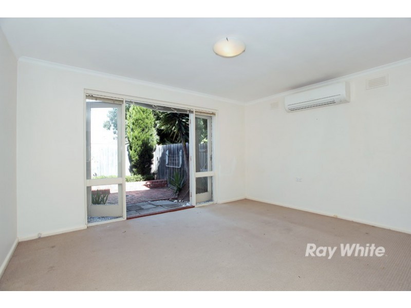 2/11a Gladstone Parade, Elsternwick VIC 3185