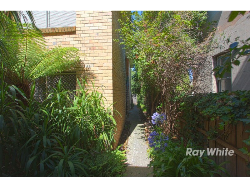 2/11a Gladstone Parade, Elsternwick VIC 3185