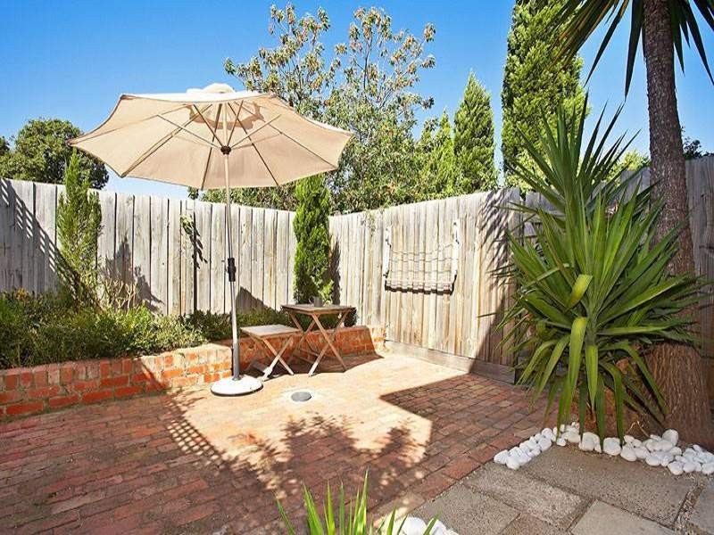 2/11a Gladstone Parade, Elsternwick VIC 3185