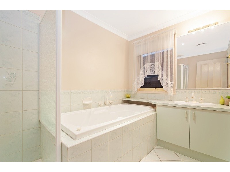 9 Hickman Ave, Aspendale Gardens VIC 3195