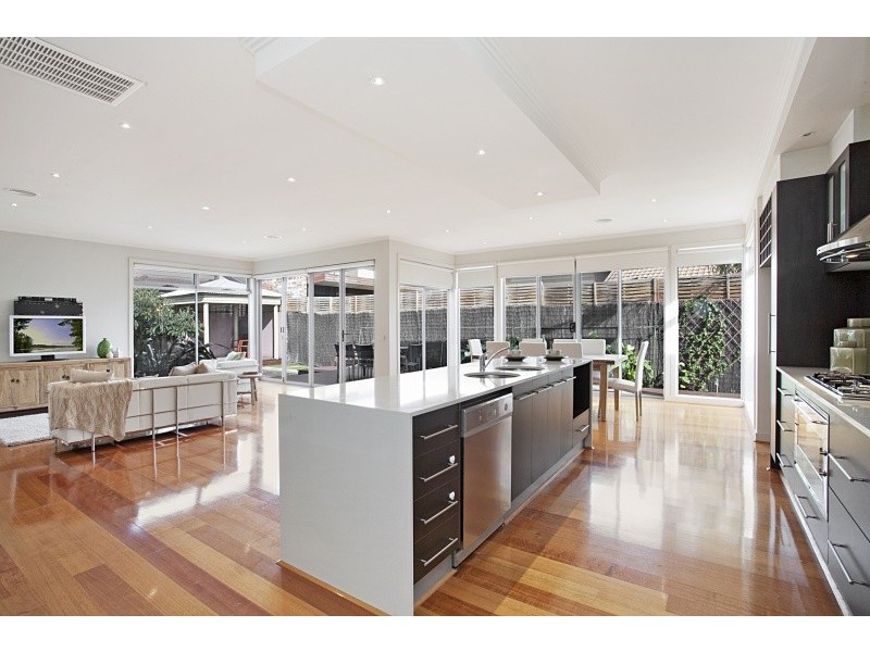 2 Retreat Avenue, Aspendale VIC 3195