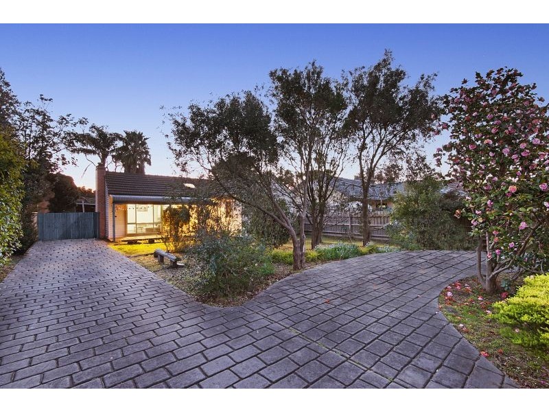 8 Kananook Avenue, Seaford VIC 3198