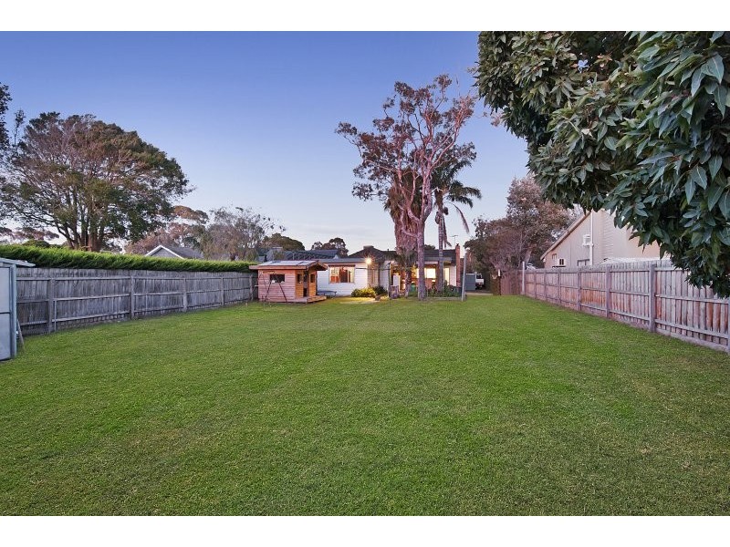 8 Kananook Avenue, Seaford VIC 3198