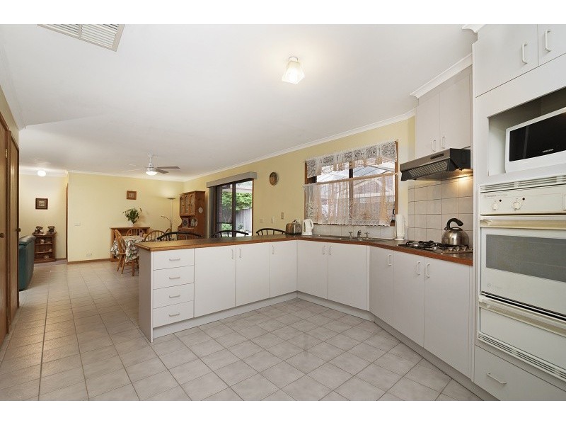 8 Jones Court, Aspendale Gardens VIC 3195