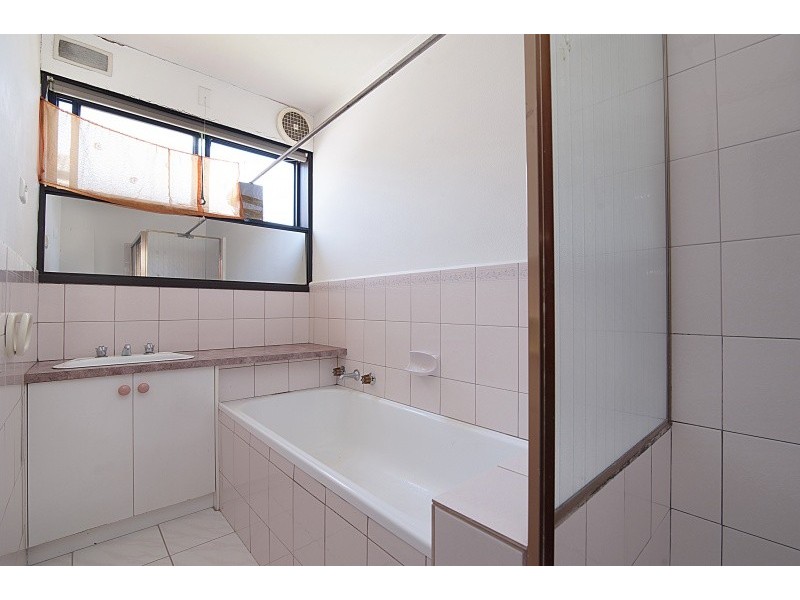 2/15 Close Avenue, Dandenong VIC 3175