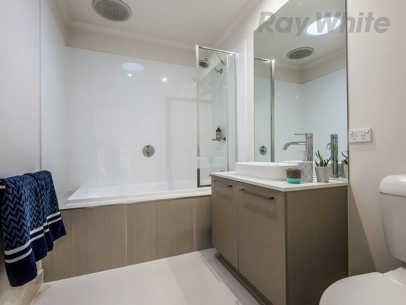 24 Ashberg Drive, Waterways VIC 3195