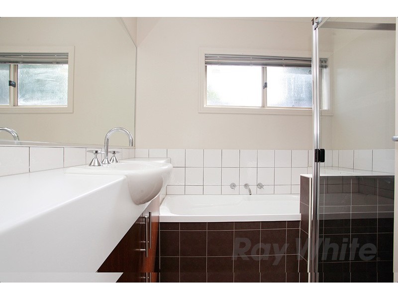 2/57 Wallace Street, Beaconsfield VIC 3807