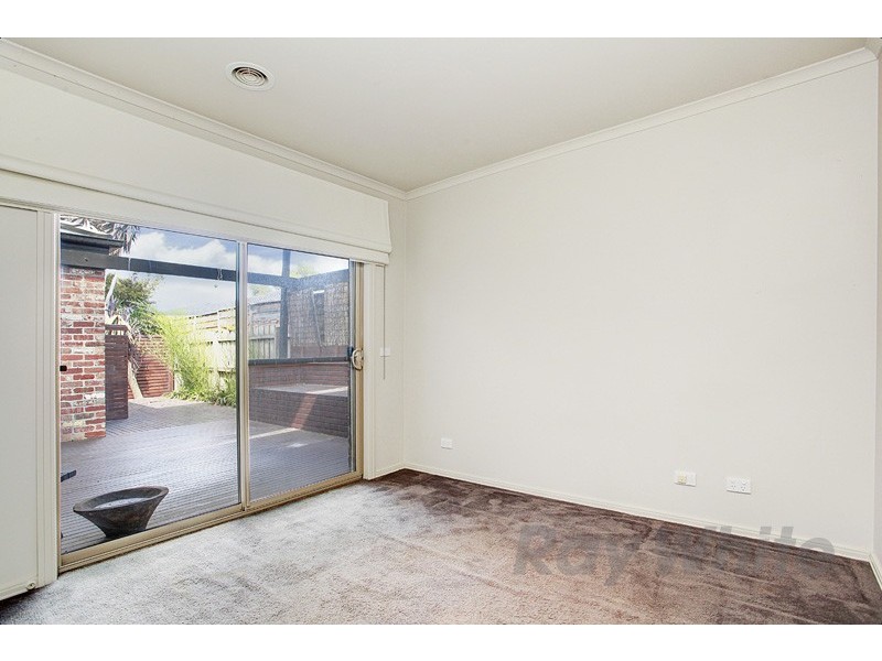 2/57 Wallace Street, Beaconsfield VIC 3807