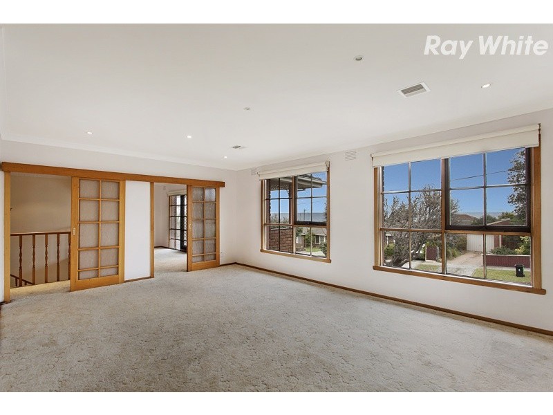 8 Rosella Road, Parkdale VIC 3195