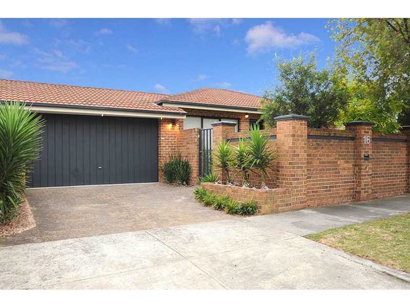 16 Alma Road, Parkdale VIC 3195