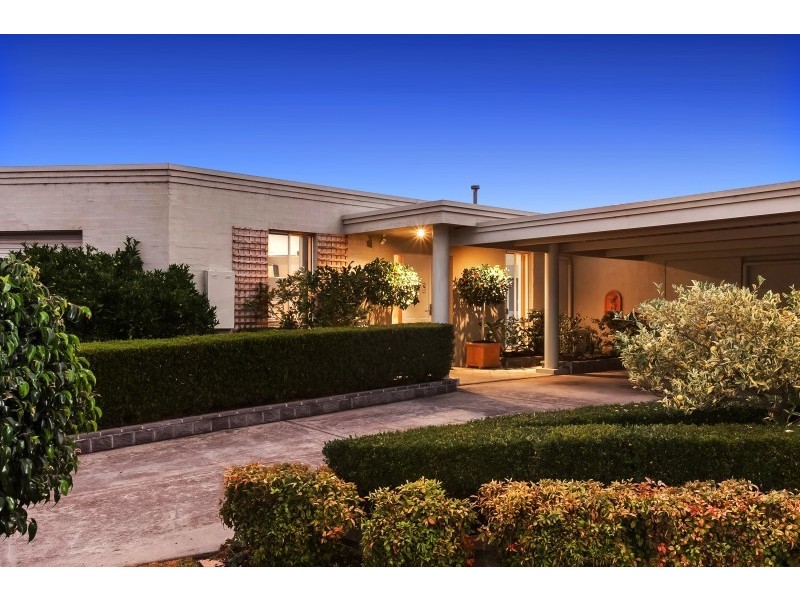 2 June Place, Aspendale Gardens VIC 3195