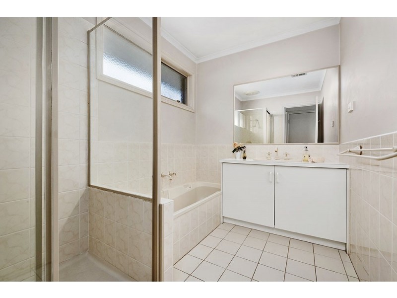 4 Narelle Drive, Aspendale Gardens VIC 3195