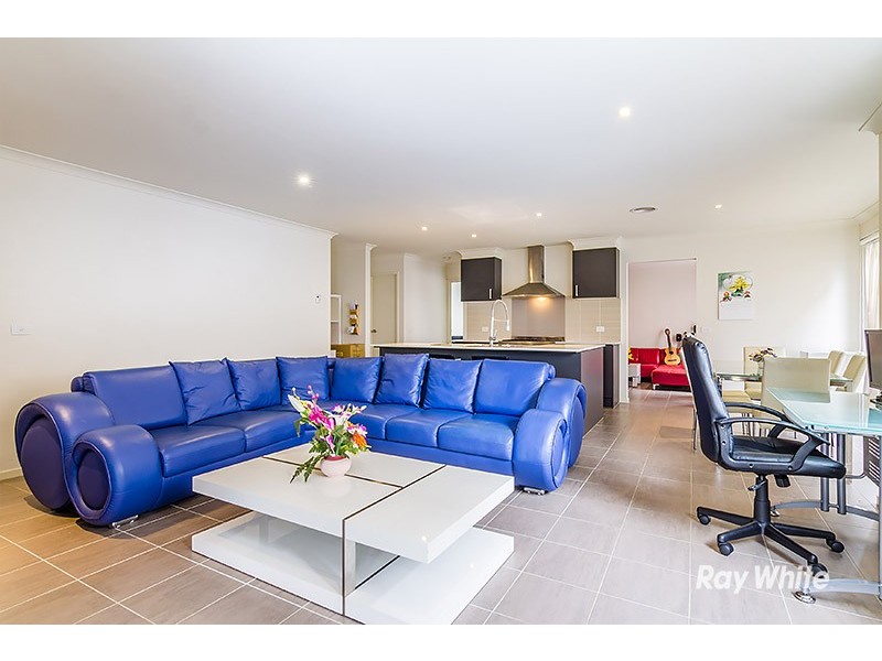 6 Copernicus Circuit, Cranbourne West VIC 3977