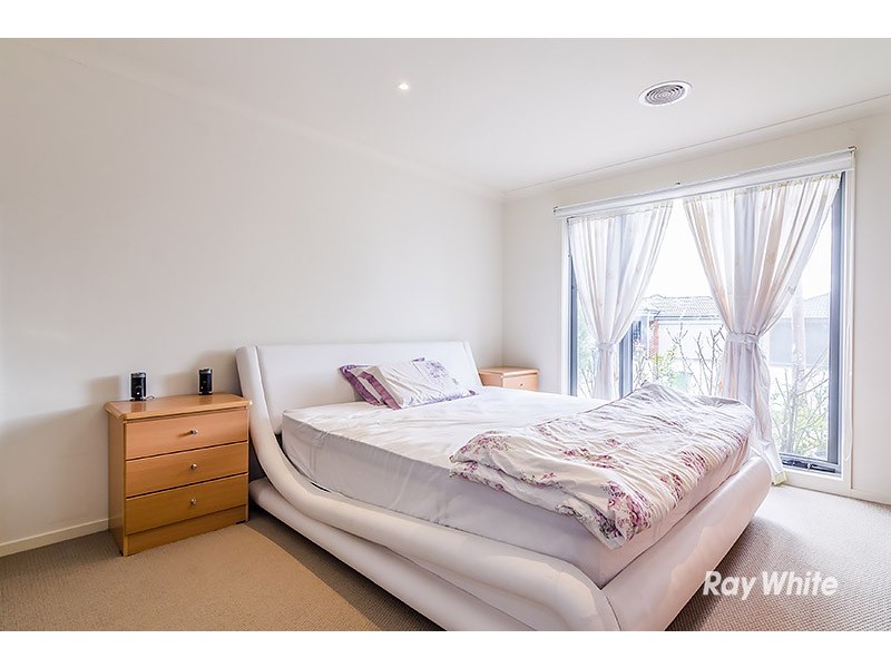 6 Copernicus Circuit, Cranbourne West VIC 3977