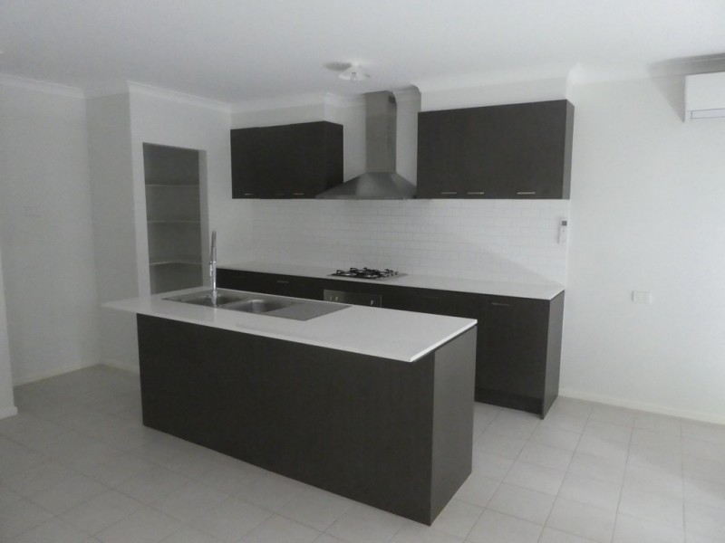 31 Grandvista Crescent, Cranbourne West VIC 3977