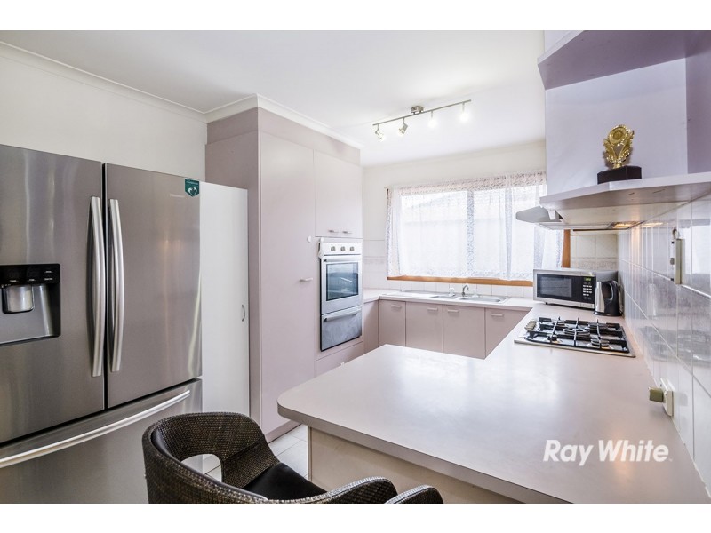 17 Scarborough Avenue, Cranbourne West VIC 3977