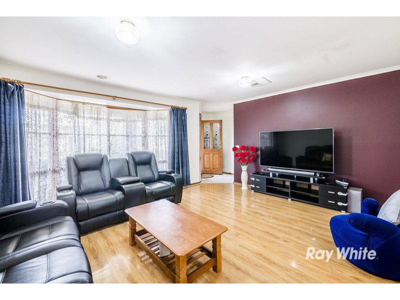 17 Scarborough Avenue, Cranbourne West VIC 3977