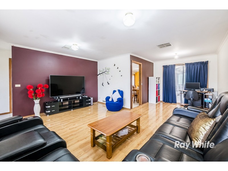 17 Scarborough Avenue, Cranbourne West VIC 3977