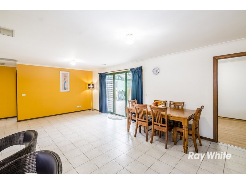 17 Scarborough Avenue, Cranbourne West VIC 3977