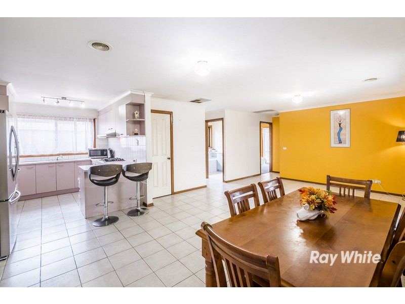 17 Scarborough Avenue, Cranbourne West VIC 3977