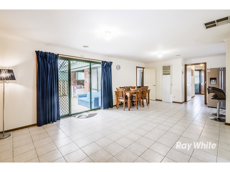 17 Scarborough Avenue, Cranbourne West VIC 3977
