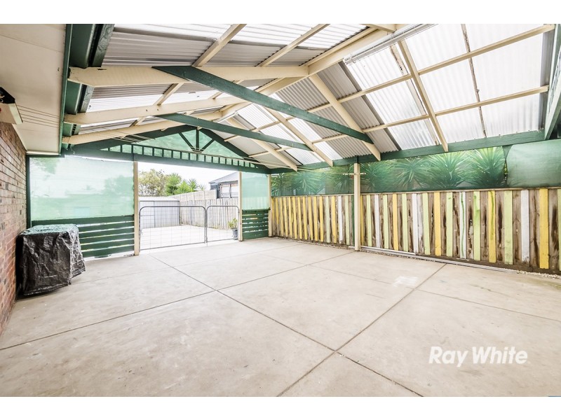 17 Scarborough Avenue, Cranbourne West VIC 3977