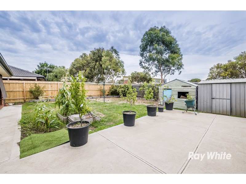 17 Scarborough Avenue, Cranbourne West VIC 3977
