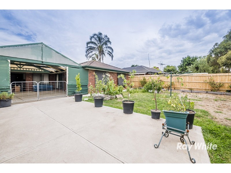 17 Scarborough Avenue, Cranbourne West VIC 3977