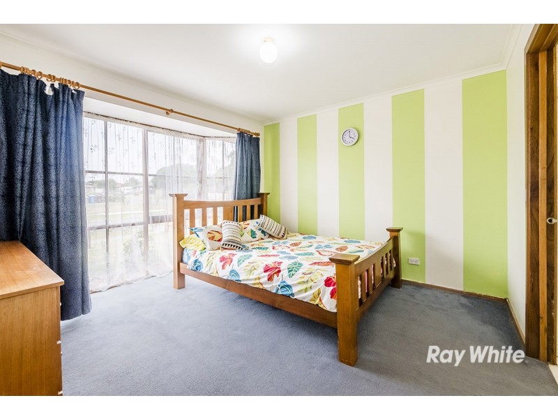 17 Scarborough Avenue, Cranbourne West VIC 3977