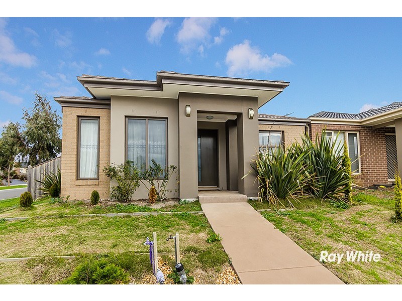 15 Brolin Terrace, Cranbourne North VIC 3977
