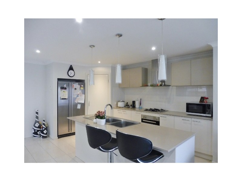 15 Brolin Terrace, Cranbourne North VIC 3977