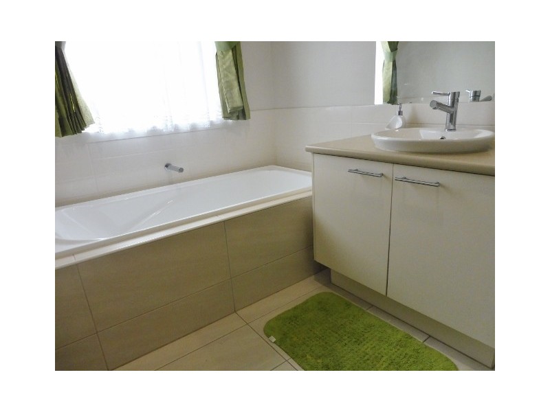 15 Brolin Terrace, Cranbourne North VIC 3977