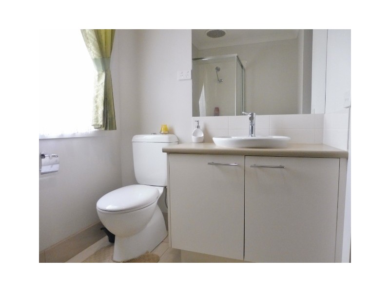 15 Brolin Terrace, Cranbourne North VIC 3977