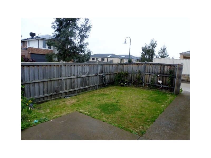 15 Brolin Terrace, Cranbourne North VIC 3977