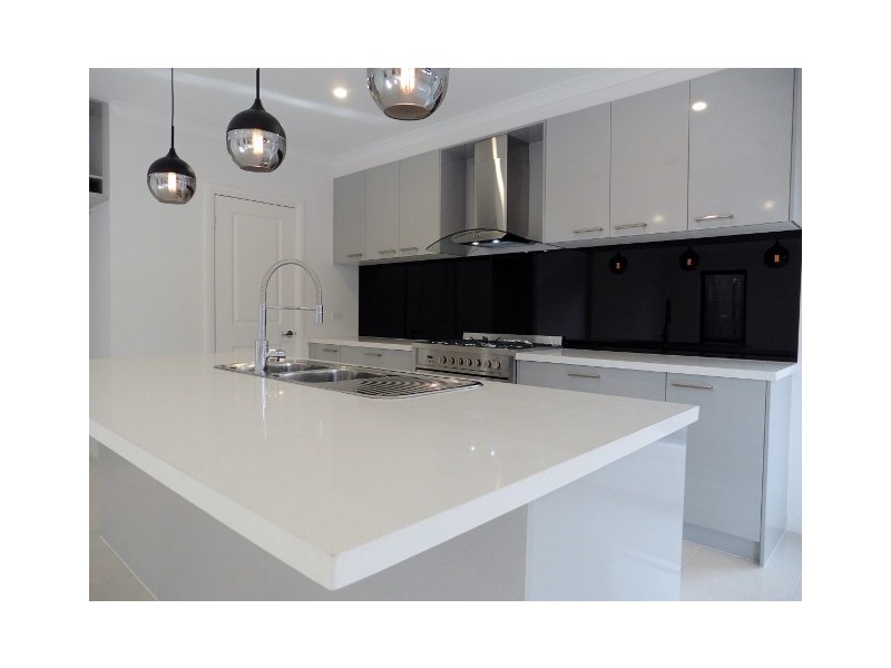 8 Tilia Drive, Cranbourne North VIC 3977