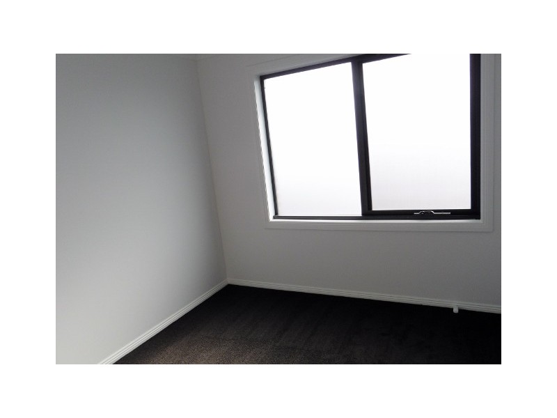 8 Tilia Drive, Cranbourne North VIC 3977