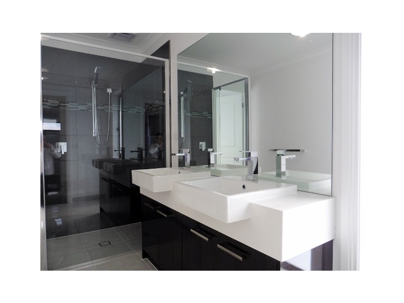 8 Tilia Drive, Cranbourne North VIC 3977