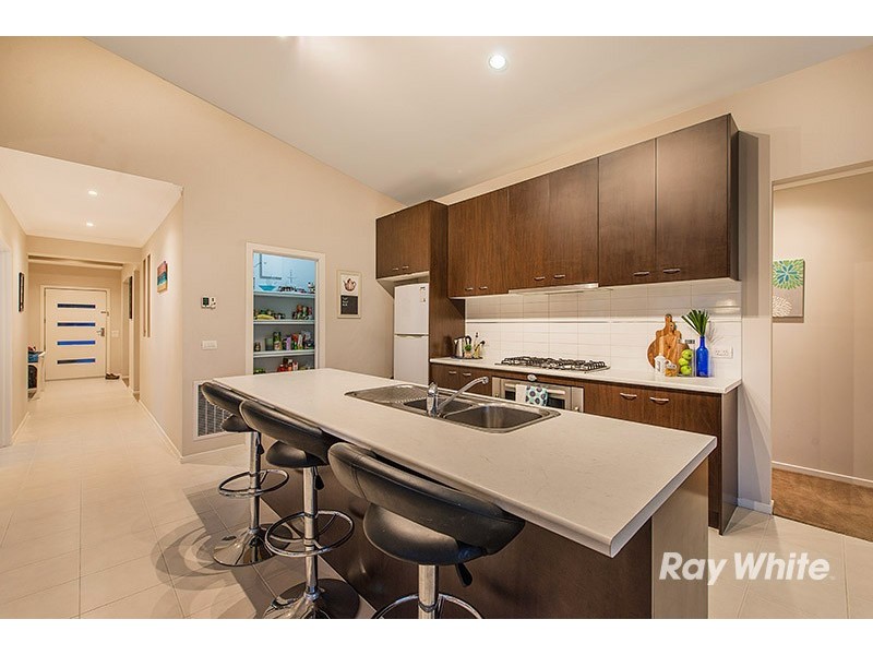 2 Thunderbolt Drive, Cranbourne East VIC 3977