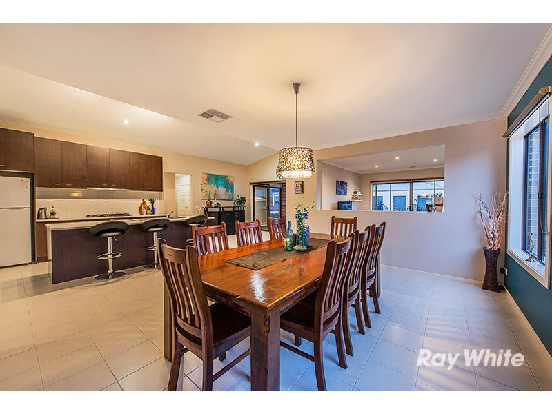 2 Thunderbolt Drive, Cranbourne East VIC 3977