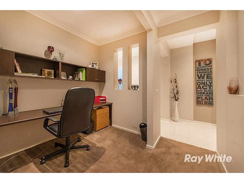 2 Thunderbolt Drive, Cranbourne East VIC 3977