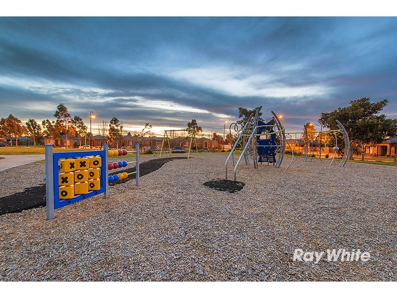 2 Thunderbolt Drive, Cranbourne East VIC 3977