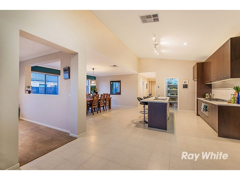 2 Thunderbolt Drive, Cranbourne East VIC 3977