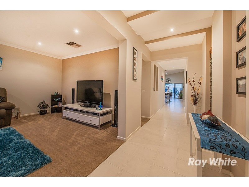 2 Thunderbolt Drive, Cranbourne East VIC 3977